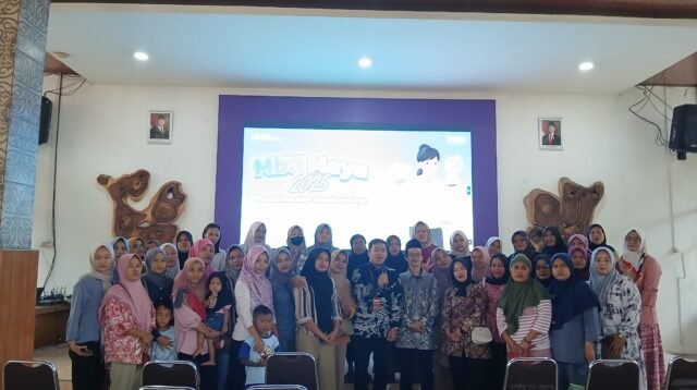 Seminar bertujuan untuk meningkatkan kapasitas kepemimpinan dalam menjalankan usaha mikro sekaligus memberikan pemahaman mendalam mengenai prinsip-prinsip syariah dalam praktik ekonomi sehari-hari.