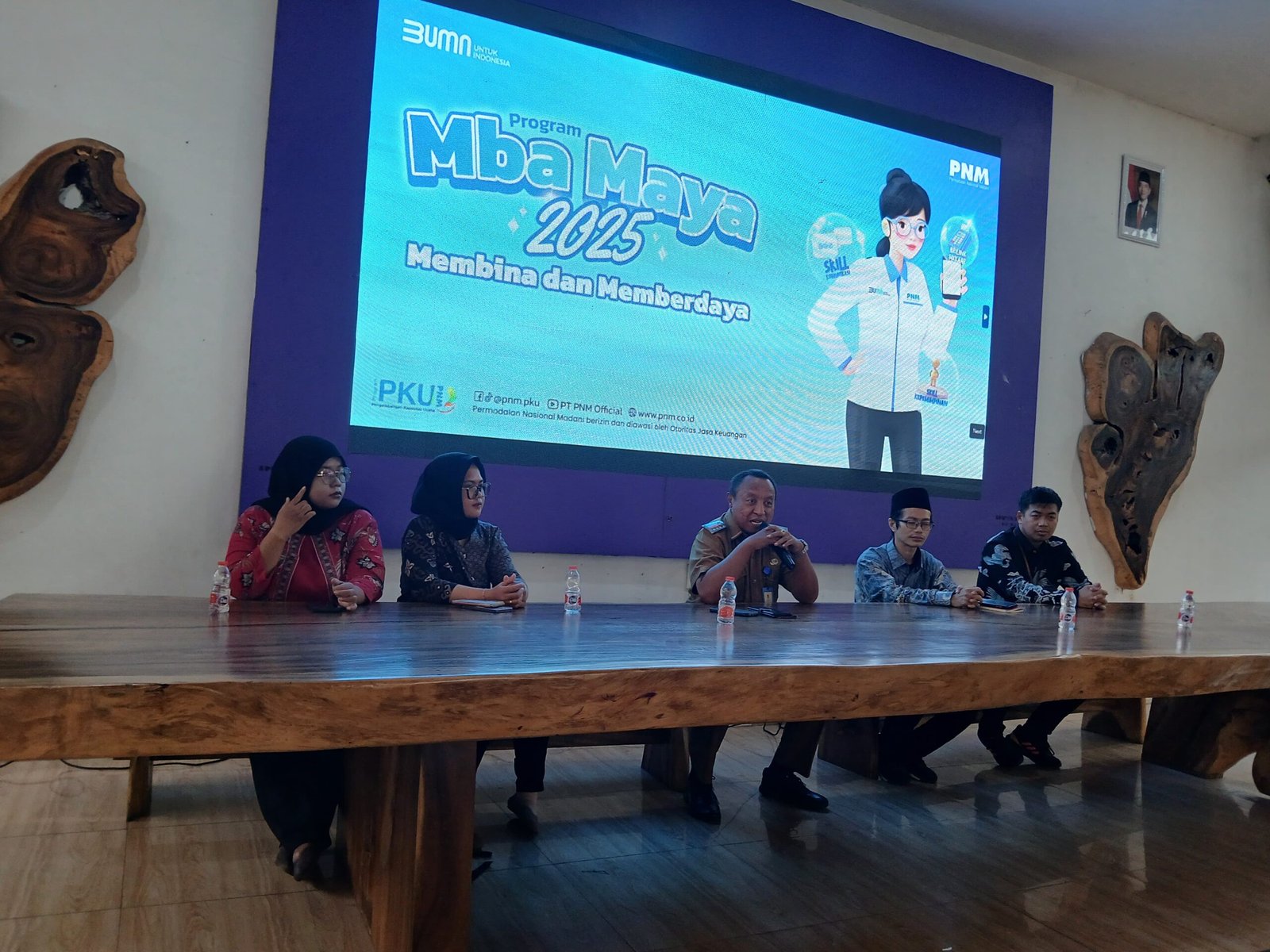 Seminar bertujuan untuk meningkatkan kapasitas kepemimpinan dalam menjalankan usaha mikro sekaligus memberikan pemahaman mendalam mengenai prinsip-prinsip syariah dalam praktik ekonomi sehari-hari 2